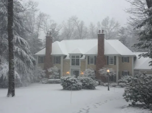 4 Pembroke Hill, Farmington, CT 06032