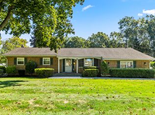 1 South Ct, Nesconset, NY 11767