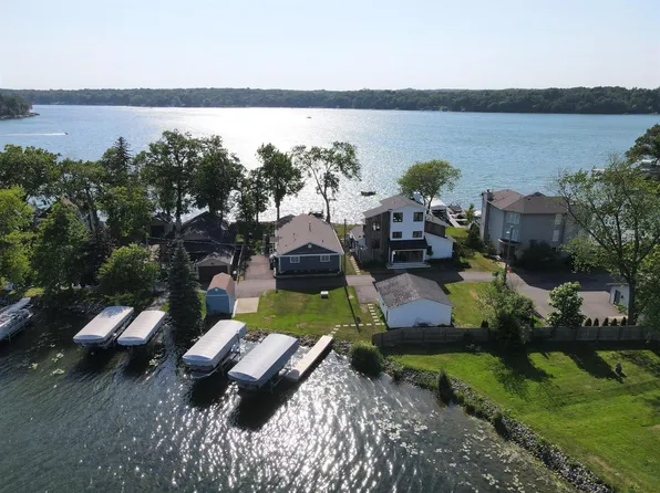 N7947 Surfwood DRIVE, Elkhorn, WI 53121