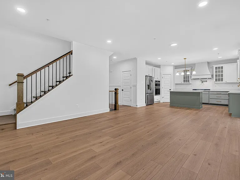 1490 Thurston Rd — Photo 17