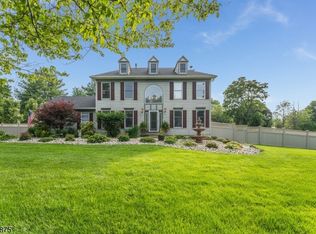 2 Saint Andrews Dr, Washington Twp., NJ 07882