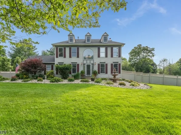 2 Saint Andrews Dr, Washington Twp., NJ 07882