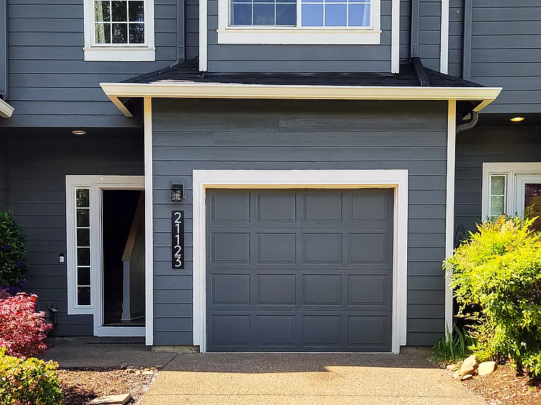 21123 NE Osburn Loop — Photo 1