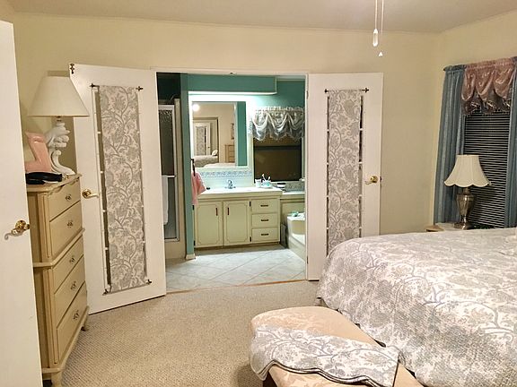 4th image of 19500 Saddlebrook Ct