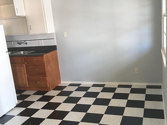 5th image of 943 Wilcox Ave #1