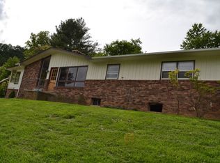 601 Fees Branch Rd, Lansing, NC 28643