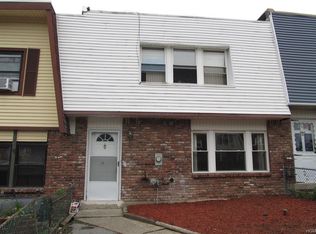 8 Chaucer Ct, Middletown, NY 10941