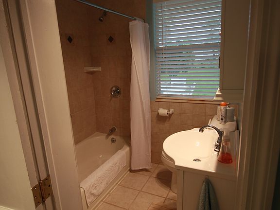3rd image of 809 Carol Ave #1