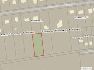 Seymour Ln, Medford, NY 11763