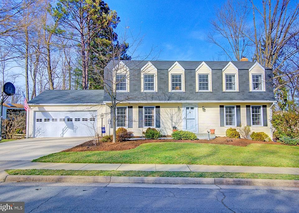 Welcome to 10902 Carters Oak Way!