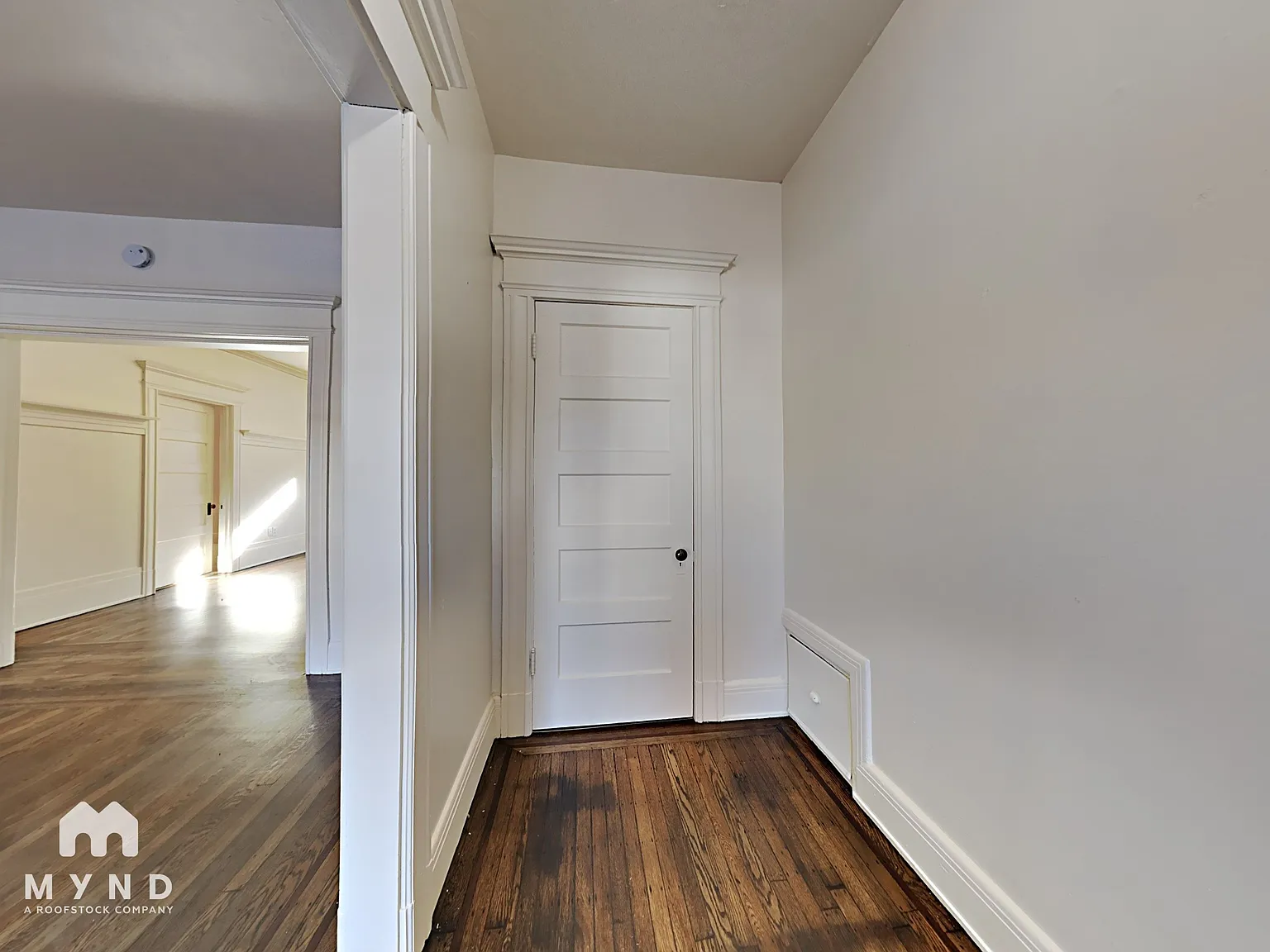 2 bed, 1.0 bath, 819 sqft, $2,005 — Photo 2