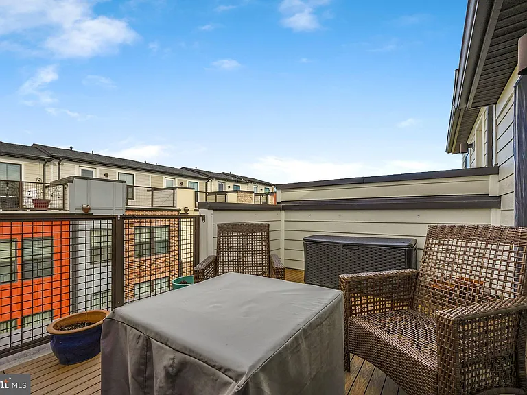 6106 Chronicle St — Photo 32
