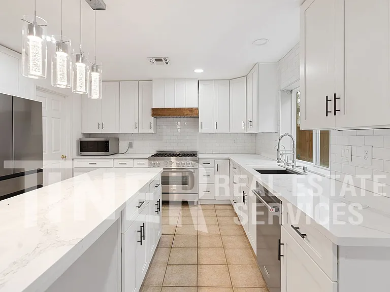8276 Oakbark Ct — Photo 11