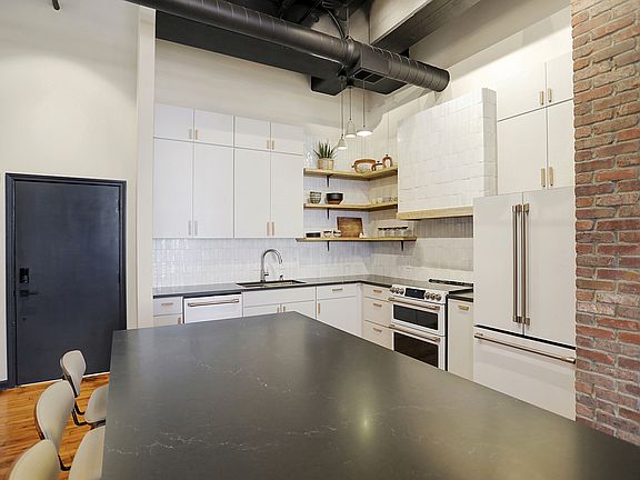 5th image of 624 E Walnut St APT 13