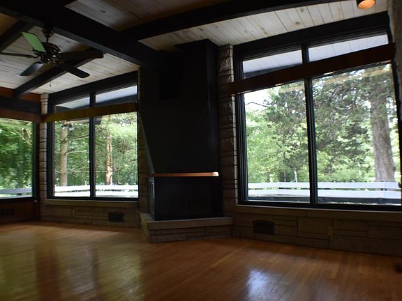 Living room, 10 foot ceiling and floor to ceiling windows, 26'x17'