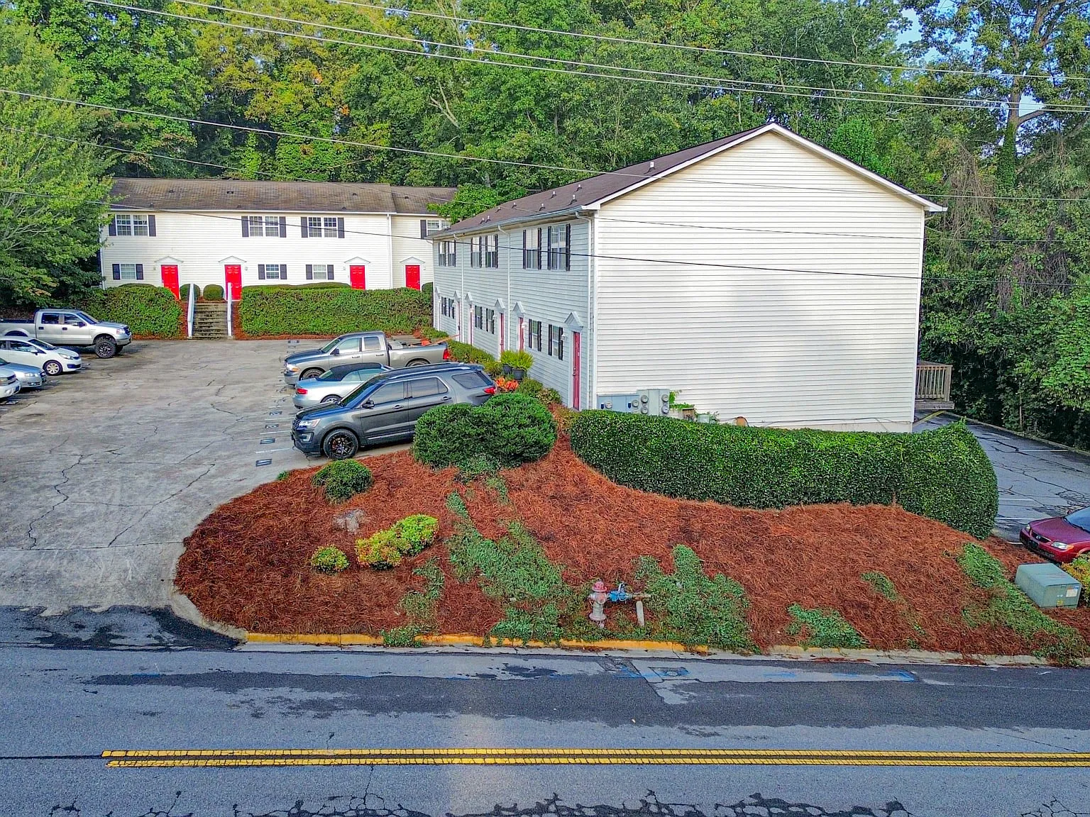 Ivy Manor — Photo 3
