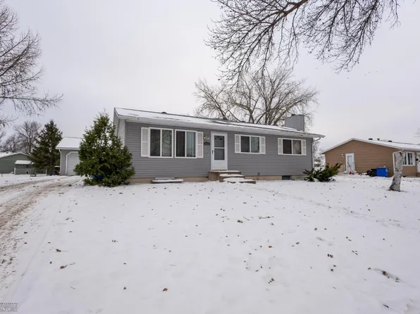 3006 Madison Ave N, Fargo, ND 58102