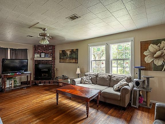 4th image of 415 Pampa St