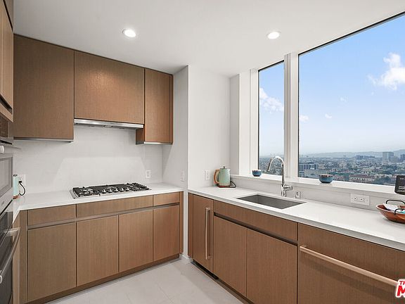 5th image of 889 Francisco St Unit 2608