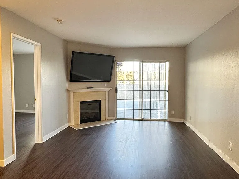 1200 Gaviota Ave #108 — Photo 1