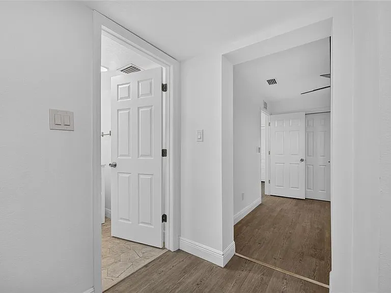 10004 N 25th St — Photo 29