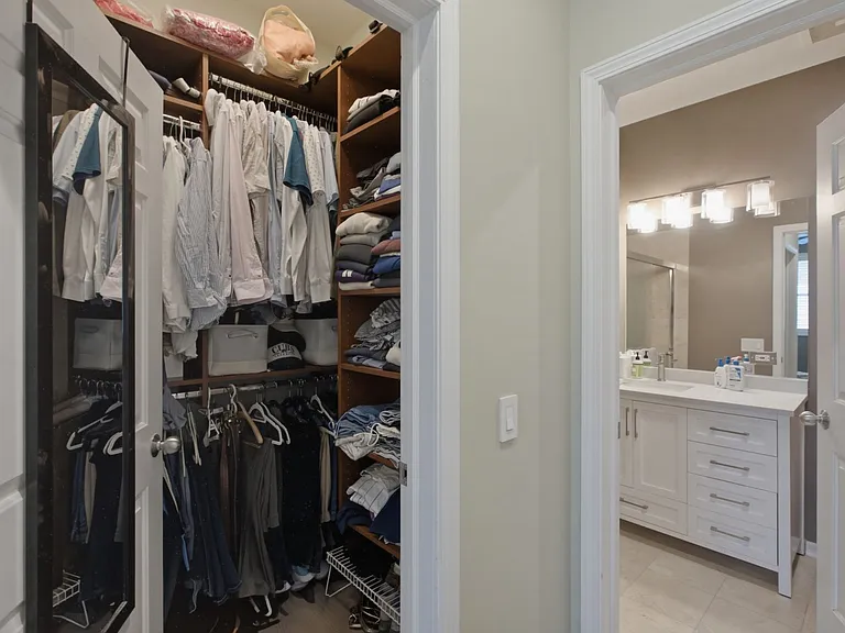 623 W Barry Ave #1 — Photo 14
