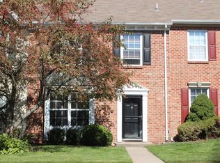 10 Lindsey Ct, Franklin Park, NJ 08823