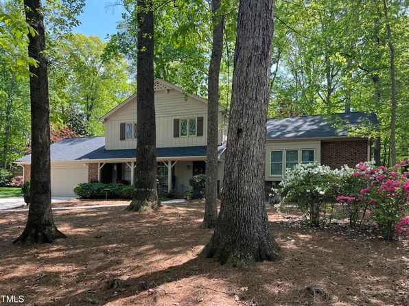 125 Amesbury Ln, Cary, NC 27511