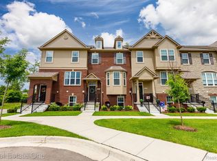 2785 Hartwick Dr, Rochester, MI 48307