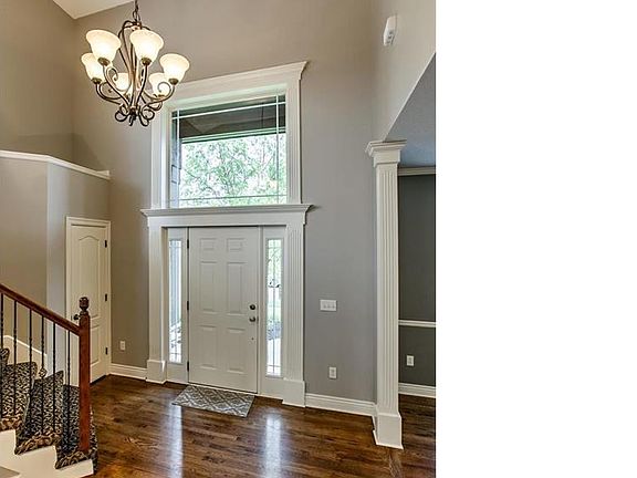 Soaring 2 Story Entryway with Refinished Hardwoods!