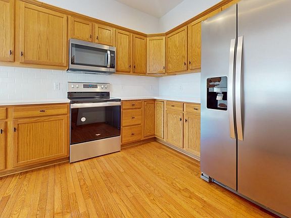 4th image of 900 67th St Unit 606
