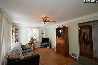 3rd image of 6965 Greenleaf Ave