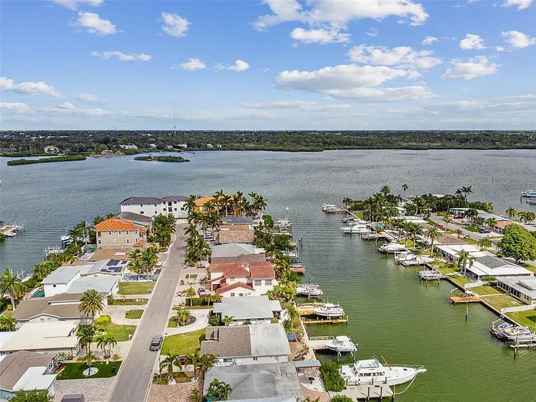 17727 Long Point Dr — Photo 32