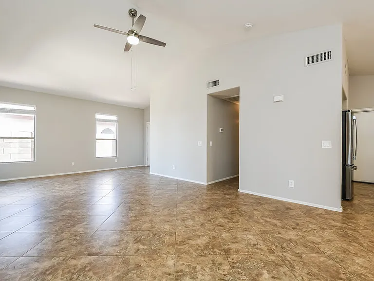 1058 S Sierra St — Photo 5