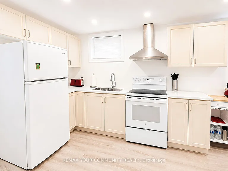 95 Maplegrove Ave #BSM — Photo 6