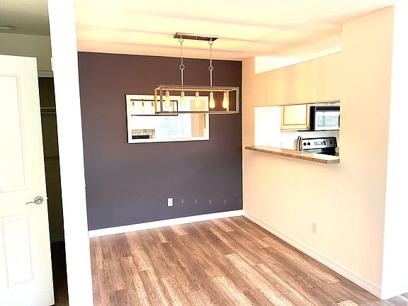 5th image of 12812 Jasmine St