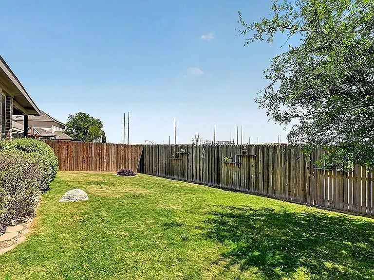 1606 San Francisco Ave — Photo 42