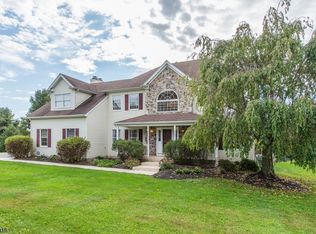 2 Noa Ct, Hackettstown, NJ 07840