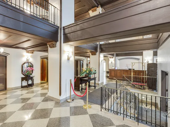 320 East 42nd Street image 13 of 13