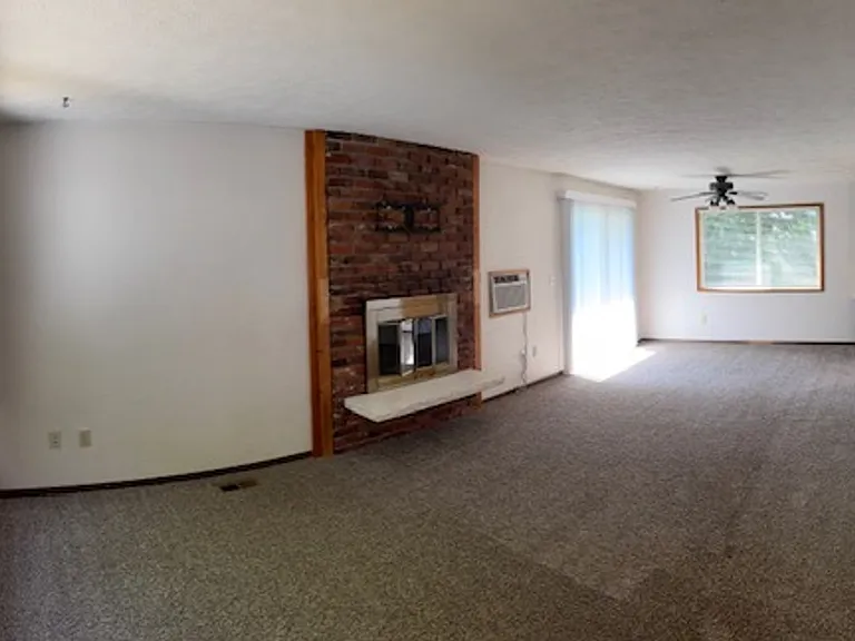 10710-12 E 15th Ave — Photo 1