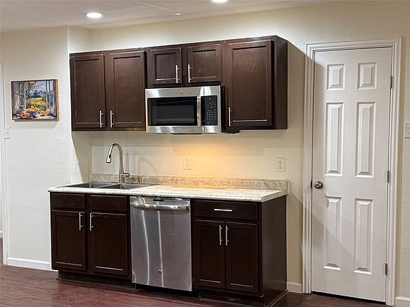 5th image of 2721 Westview Dr