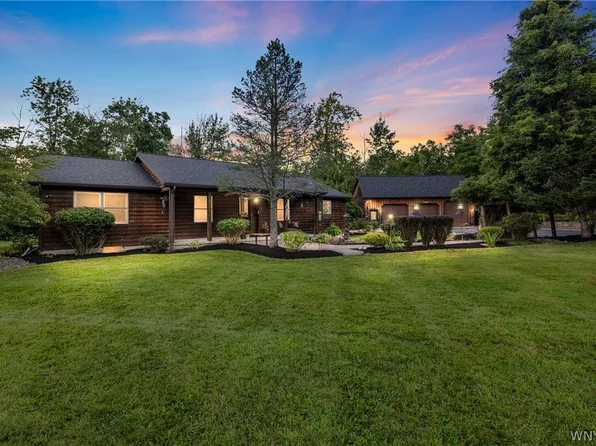 5900 Creekview Dr, Clarence Center, NY 14032