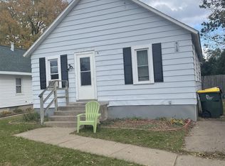 910 S 7th St, Prairie Du Chien, WI 53821