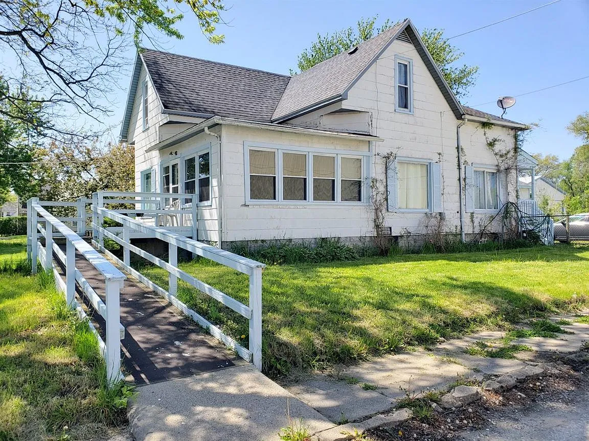 136 W Vine St photo 1