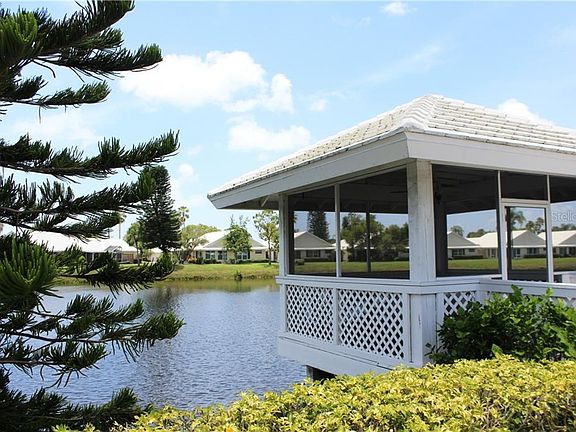 5th image of 809 Harrington Lake Dr N #78