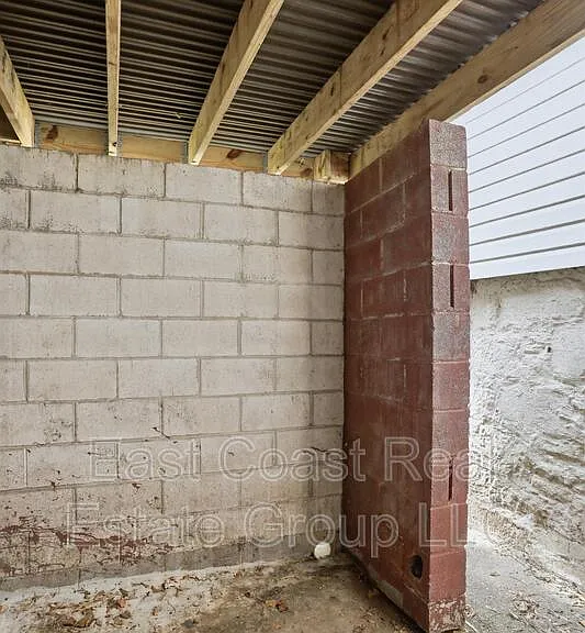 316 N High St — Photo 29