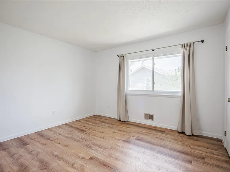 678 Eastbrooke Ln — Photo 21