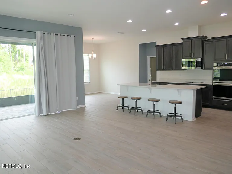 375 Great Lakes Ct — Photo 14
