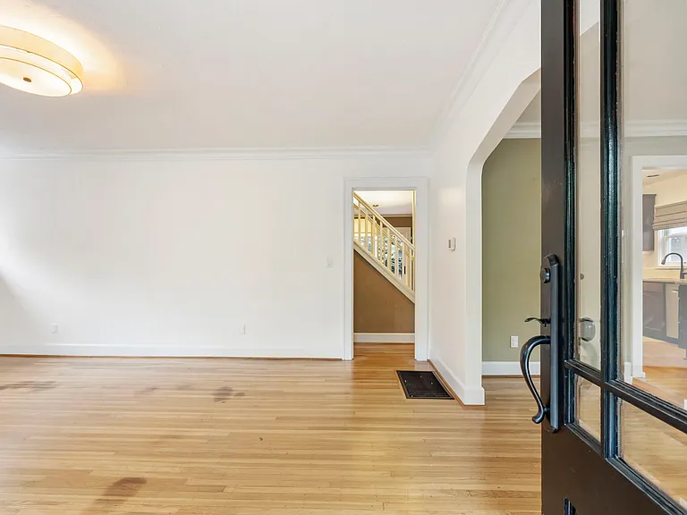 2605 NE 35th Ave — Photo 3