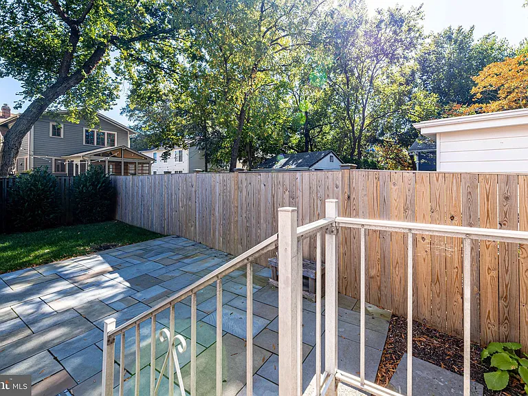 2414 Key Blvd — Photo 24